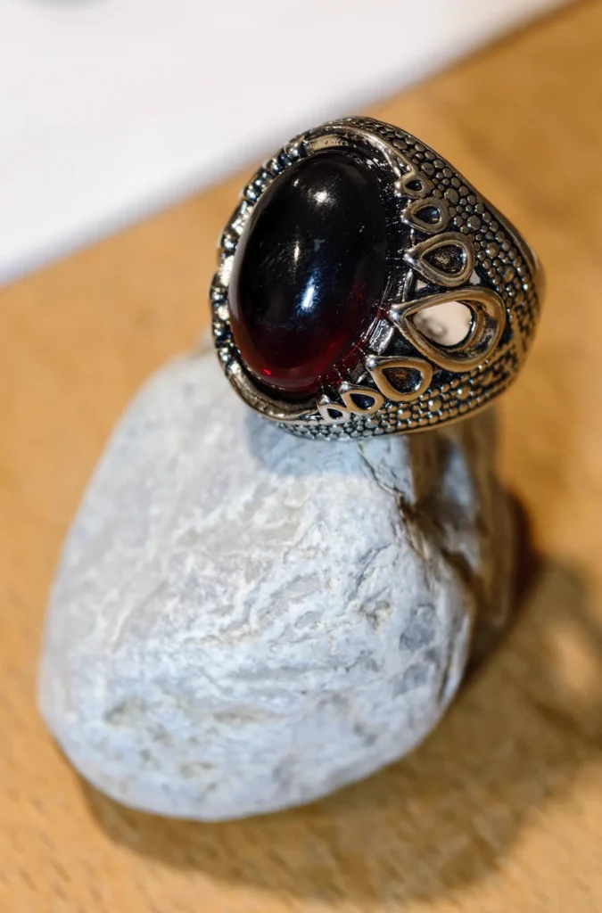 Bague homme pierre rouge grenat profond - Khaldoun