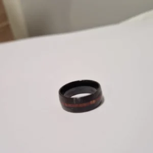 Bague homme tungstène noir avec incrustation de bois - Khaldoün