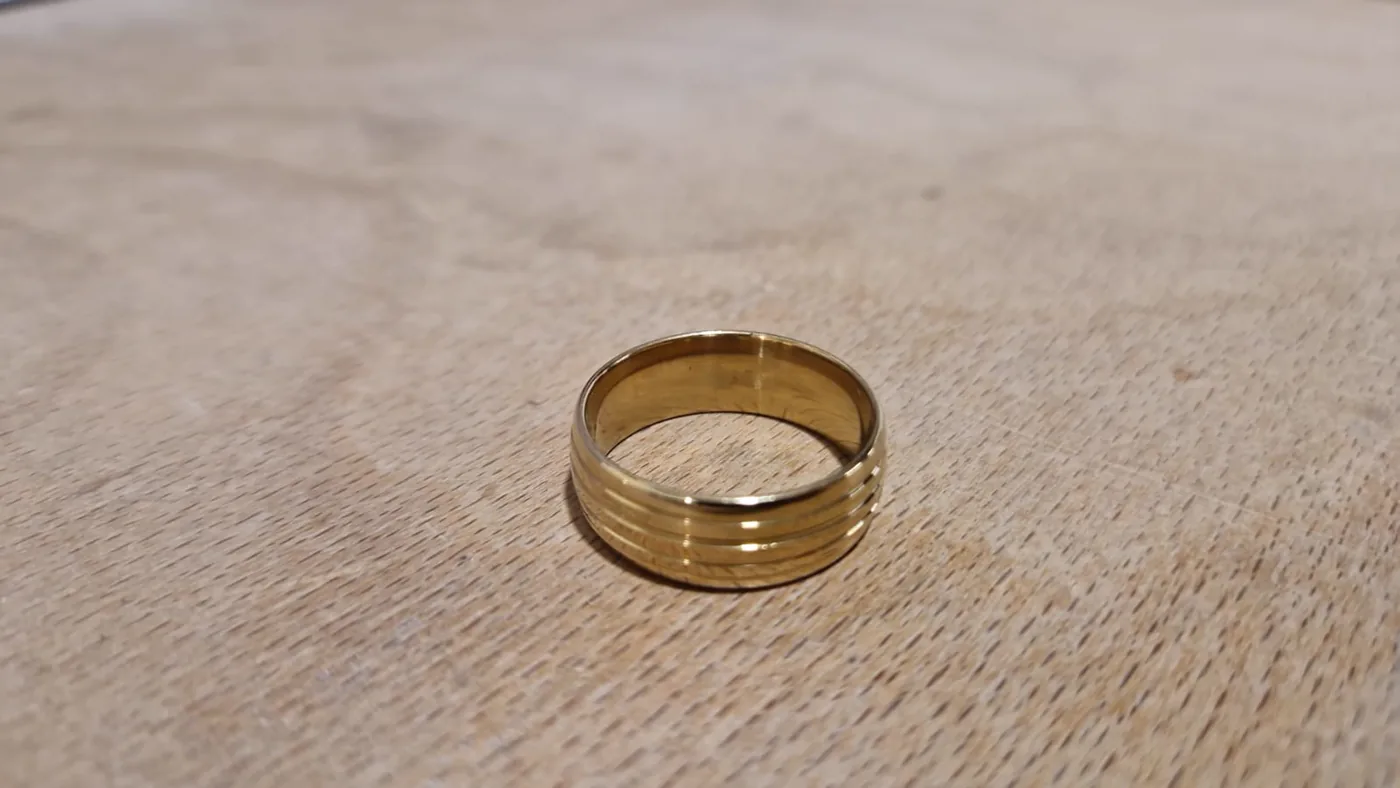 Bague homme dorée à stries en tungstène - Khaldoün
