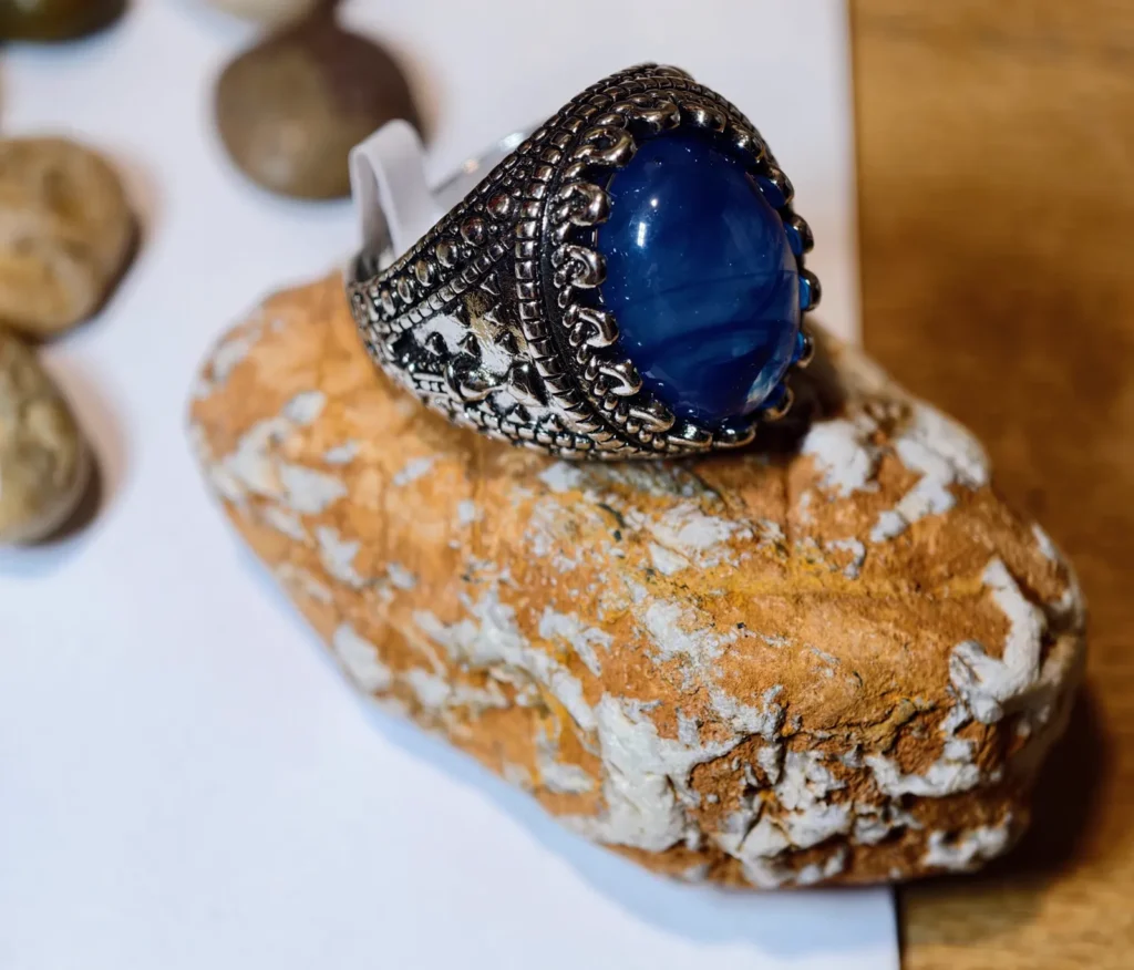 Bague homme pierre bleu marine intense - Khaldoun